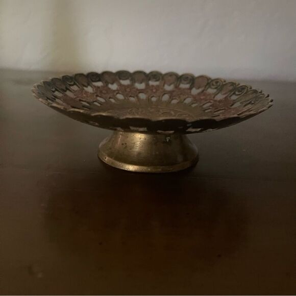 Small Brass Ornate Trinket Dish Coin Key Tray - Picture 2 of 6